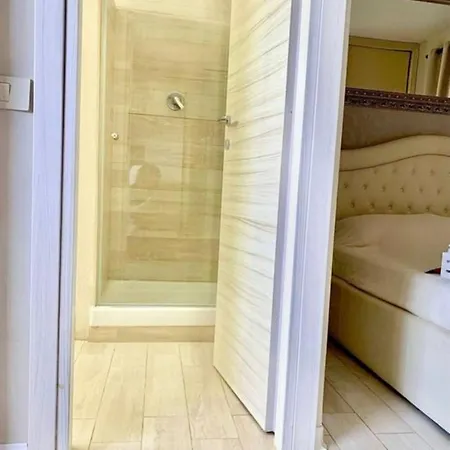 Via Riccardo Lombardi 29 アパート